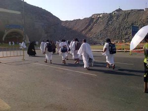 Jamaah Haji Indonesia Berbondong-bondong Menuju Arafah