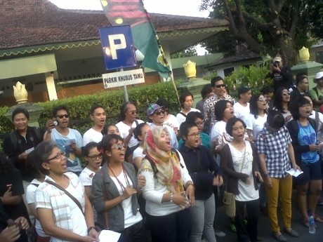 Protes Soal Kinerja, Warga Yogya Bernyanyi di Rumah Dinas Wali Kota