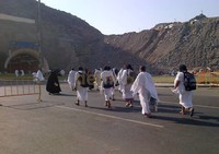 Jamaah haji berangkat menuju Arafah pada Minggu (13/10/2013), mulai pukul 07.00 WAS dan terakhir pukul 12.00 WAS