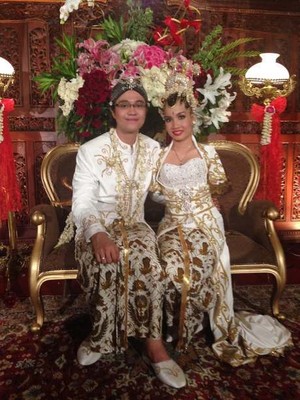 Kisah Putri Herlina, Terlahir Tanpa Tangan Hingga Dipinang Sang Pangeran