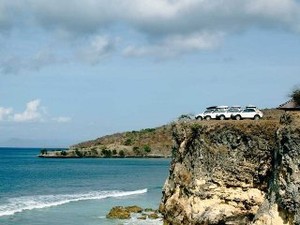 Ini Dia Mobil Pertama di Pulau Komodo