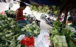 Berkah Penjual Ketupat Musiman