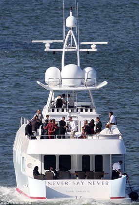 Sah! Pharrell Williams Nikahi Helen Lasichanh di Yacht Mewah