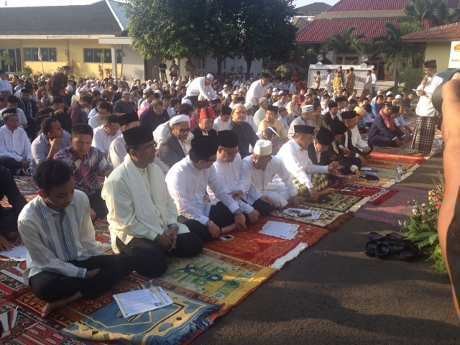 Ical dan Akbar Tandjung Salat Id Bareng di Kantor DPP Golkar