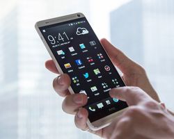Menelusuri Si Bongsor HTC One Max