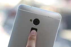 Menelusuri Si Bongsor HTC One Max