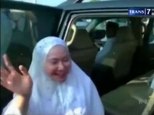 Selesai Salat Id, Atut Hindari Wartawan