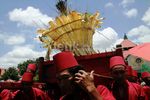 Berebut Gunungan Keraton Yogyakarta