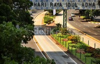 Lalu lintas di jalan protokol ibukota lengang.