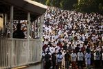 Umat Islam Salat Idul Adha di Jalan Raya