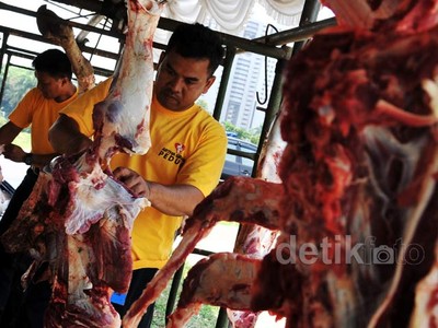 Artha Graha Bagikan Ratusan Hewan Kurban