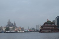 Restoran China terapung di sungai Amsterdam. Berbagai aktivitas warga Amsterdam bisa diamati dari kanal, mulai dari parkiran sepeda yang padat dan berantakan, hingga orang pacaran (Uyung/detikTravel)