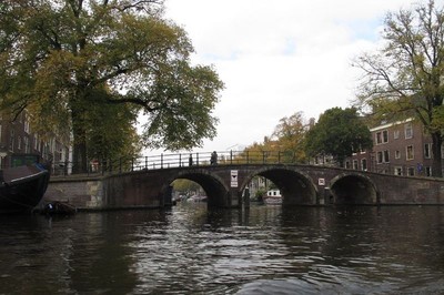 Menjelajah Kanal Khas Amsterdam
