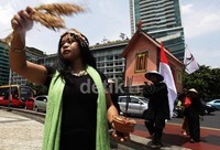 Teatrikal tersebut bercerita tentang kondisi sektor pertanian di Indonesia.