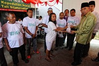 Mereka akan menyalurkan 50 ribu paket daging kurban.