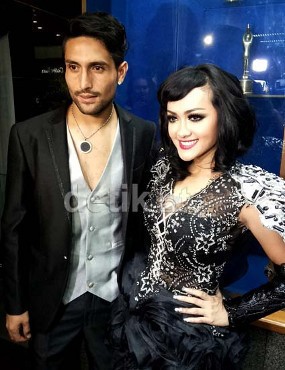 Jupe dan Gaston Foto Prewed di Pulau Kelor