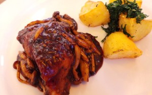 Loewy: Gurih Menyengat, Barramundi Black Pepper Bertabur Jamur Shimenji