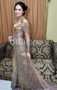     Delia mengaku puas dengan baju pengantinnya itu. Noel/detikHOT.
