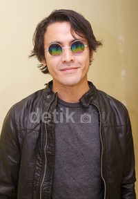 Ello dan kacamata bulatnya. Gus Mun/detikHOT.