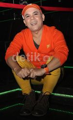 Ozy Syahputra Jadi Make-up Artist