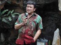 Kalau hari 'H' kan sibuk masing-masing di rumah. Tadinya mau besok, tapi ternyata dimajukan hari ini, katanya. Noel/detikHOT.