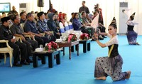 Tarian tradisional memeriahkan peresmian proyek-proyek infrastruktur tersebut. Agus Trimukti/Humas PLN.