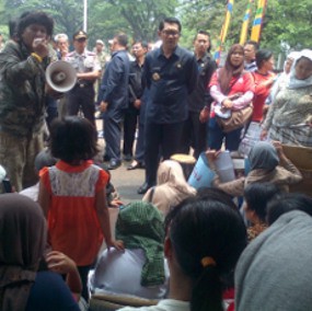 Pemkot Bandung Pasang Spanduk Imbauan Jangan Beri Uang Pada Pengemis