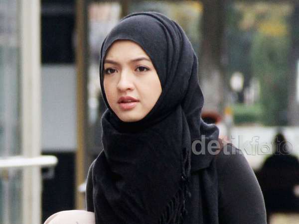 Ketika Raline Shah Berhijab Ketika Raline Shah Berhijab