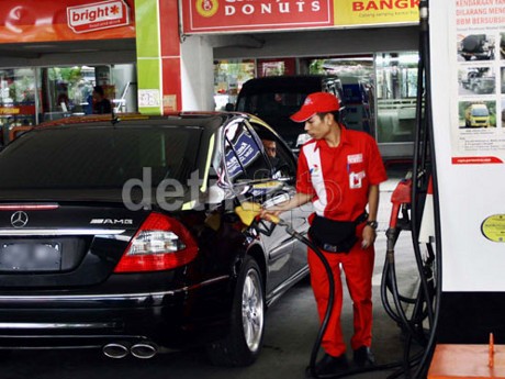Beli BBM Subsidi Pakai Kartu, Apa Kata Pengguna Mobil?