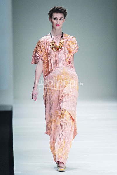 Jakarta, Indonesia - 08 Oktober. Tuty Cholid Sensious Radiant Flow at Sceeno Exhibition Hall Lt.3. 08 Oktober 2013. Gandaria City. Jakarta. [Foto: Mohammad Abduh/Wolipop]