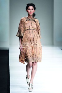 Jakarta, Indonesia - 08 Oktober. Tuty Cholid Sensious Radiant Flow at Sceeno Exhibition Hall Lt.3. 08 Oktober 2013. Gandaria City. Jakarta. [Foto: Mohammad Abduh/Wolipop]