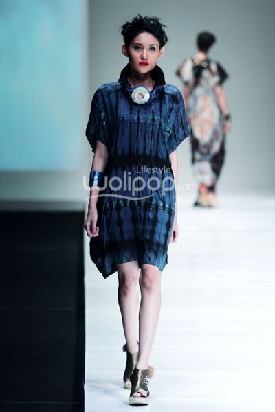 Jakarta, Indonesia - 08 Oktober. Tuty Cholid Sensious Radiant Flow at Sceeno Exhibition Hall Lt.3. 08 Oktober 2013. Gandaria City. Jakarta. [Foto: Mohammad Abduh/Wolipop]