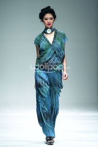 Jakarta, Indonesia - 08 Oktober. Tuty Cholid Sensious Radiant Flow at Sceeno Exhibition Hall Lt.3. 08 Oktober 2013. Gandaria City. Jakarta. [Foto: Mohammad Abduh/Wolipop]