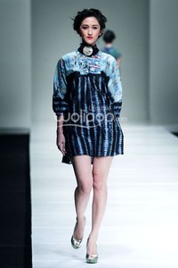 Jakarta, Indonesia - 08 Oktober. Tuty Cholid Sensious Radiant Flow at Sceeno Exhibition Hall Lt.3. 08 Oktober 2013. Gandaria City. Jakarta. [Foto: Mohammad Abduh/Wolipop]