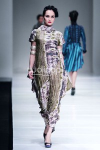 Jakarta, Indonesia - 08 Oktober. Tuty Cholid Sensious Radiant Flow at Sceeno Exhibition Hall Lt.3. 08 Oktober 2013. Gandaria City. Jakarta. [Foto: Mohammad Abduh/Wolipop]