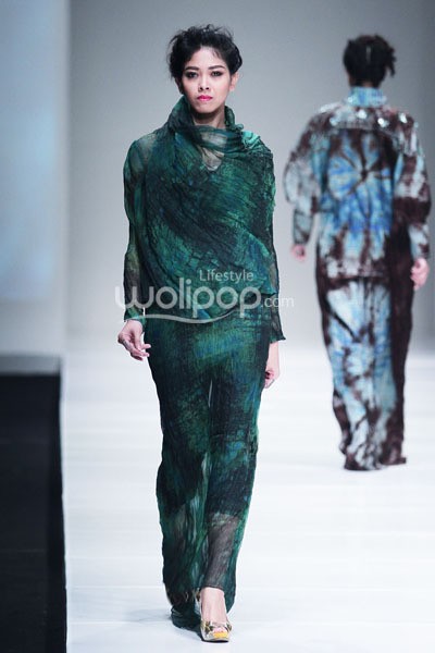 Jakarta, Indonesia - 08 Oktober. Tuty Cholid Sensious Radiant Flow at Sceeno Exhibition Hall Lt.3. 08 Oktober 2013. Gandaria City. Jakarta. [Foto: Mohammad Abduh/Wolipop]