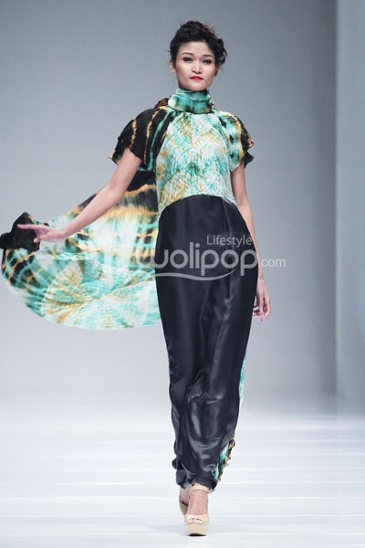 Jakarta, Indonesia - 08 Oktober. Tuty Cholid Sensious Radiant Flow at Sceeno Exhibition Hall Lt.3. 08 Oktober 2013. Gandaria City. Jakarta. [Foto: Mohammad Abduh/Wolipop]