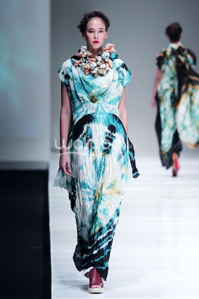 Jakarta, Indonesia - 08 Oktober. Tuty Cholid Sensious Radiant Flow at Sceeno Exhibition Hall Lt.3. 08 Oktober 2013. Gandaria City. Jakarta. [Foto: Mohammad Abduh/Wolipop]