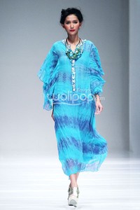 Jakarta, Indonesia - 08 Oktober. Tuty Cholid Sensious Radiant Flow at Sceeno Exhibition Hall Lt.3. 08 Oktober 2013. Gandaria City. Jakarta. [Foto: Mohammad Abduh/Wolipop]