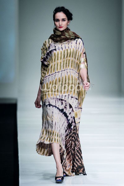 Jakarta, Indonesia - 08 Oktober. Tuty Cholid Sensious Radiant Flow at Sceeno Exhibition Hall Lt.3. 08 Oktober 2013. Gandaria City. Jakarta. [Foto: Mohammad Abduh/Wolipop]