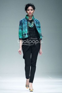 Jakarta, Indonesia - 08 Oktober. Tuty Cholid Sensious Radiant Flow at Sceeno Exhibition Hall Lt.3. 08 Oktober 2013. Gandaria City. Jakarta. [Foto: Mohammad Abduh/Wolipop]