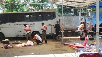 KPU Bagi-bagi Daging Kurban untuk Pemulung dan Joki 3 in 1