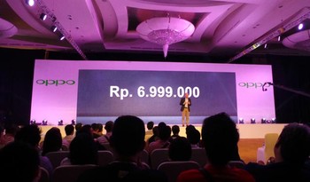 Soal harga, OPPO membanderol N1 dengan harga Rp 6,999 juta.