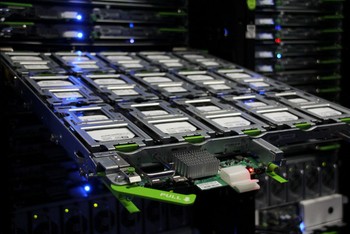 Desain platform server terlahir dari projek Facebook yang telihat sederhana tapi elegan. (kredit foto: Taylor Hatmaker)