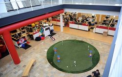 Wow! Ada Lapangan Golf & Kolam Renang di Kantor YouTube