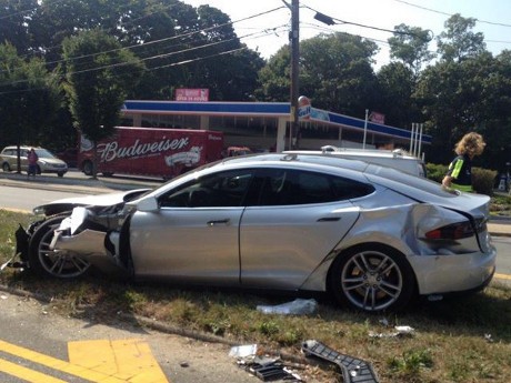 Mobil Listrik Teraman, Mobil Ringsek Pengemudi Aman
