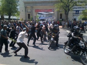 Bumm! Bom Diledakkan dalam Simulasi Pengamanan Pemilu di Semarang