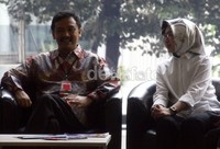 Andi sempat berbincang dengan Walikota Tangsel Airin di lobi KPK. Lamhot Aritonang/detikFoto.