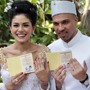 Sibuk Kerja, Nikita Mirzani Tunda Bulan Madu ke Tiga Negara