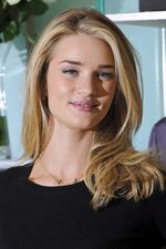 Pretty and Chic Rosie Huntington-Whiteley